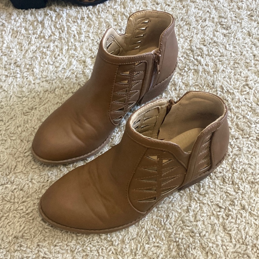 Girls brown boots size 3 Soda Brand